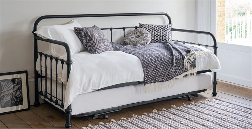 Black metal outlet twin daybed